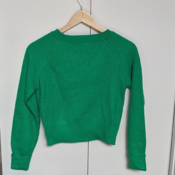 Short Sweater - Picture 3 of 4